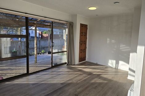 Photo of property in 1/18a Neal Avenue, Glenfield, Auckland, 0629