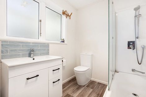 Photo of property in 48 Homewood Crescent, Karori, Wellington, 6012