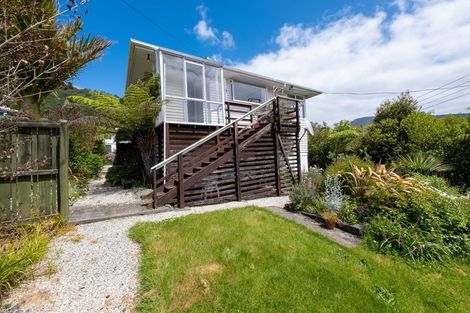 Photo of property in 77 Milton Terrace, Picton, 7220