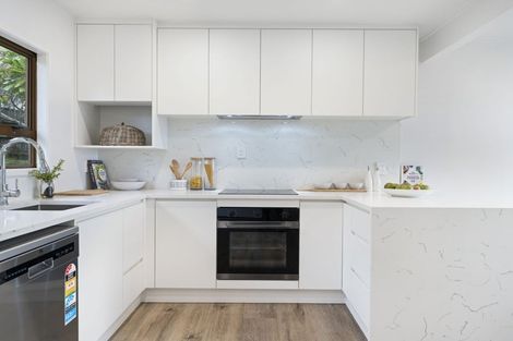 Photo of property in 2/867 Beach Road, Waiake, Auckland, 0630