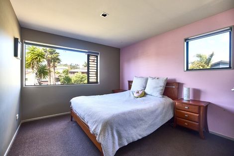 Photo of property in 17 Fernloche Place, Flat Bush, Auckland, 2016