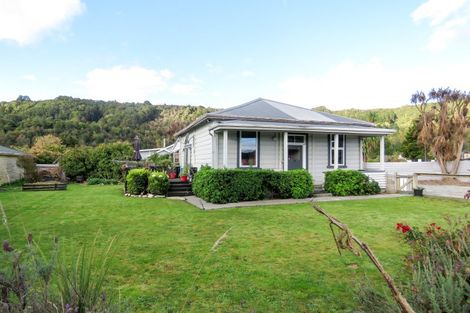 Photo of property in 51 Dick Street, Reefton, 7830