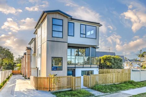 Photo of property in 858d East Coast Road, Northcross, Auckland, 0630