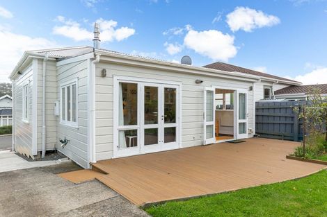 Photo of property in 10 Herald Terrace, Berhampore, Wellington, 6023