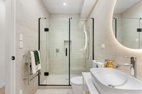 Photo of property in 37 Puihi Crescent, Massey, 0614