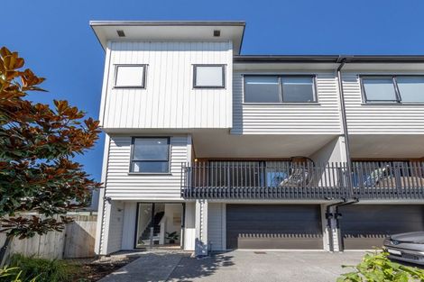 Photo of property in 8/5 Peachgrove Road, Te Atatu Peninsula, Auckland, 0610