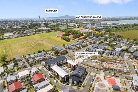 Photo of property in 100 Cadness Street, Northcote, Auckland, 0627