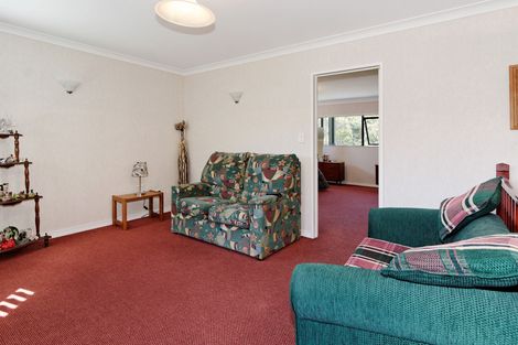 Photo of property in 12 Greenwoods Close, Titirangi, Auckland, 0604