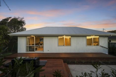 Photo of property in 99 Pacific Road, North New Brighton, Christchurch, 8083