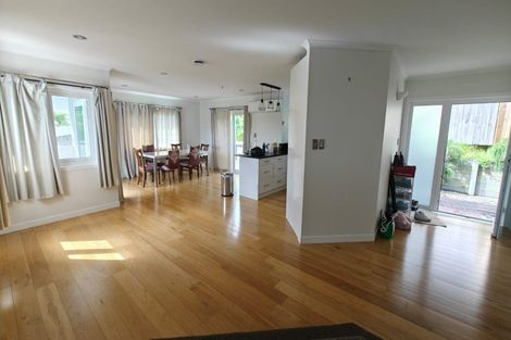 Photo of property in 31 Mandeville Place, Unsworth Heights, Auckland, 0632