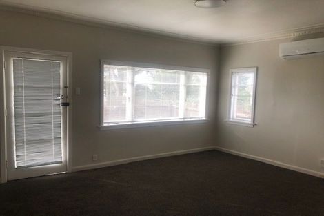 Photo of property in 3166 Great North Road, New Lynn, Auckland, 0600