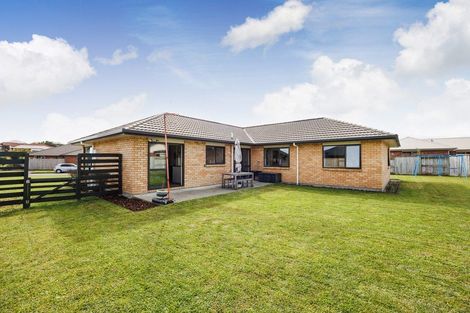 Photo of property in 15 Chestnut Close, Kelvin Grove, Palmerston North, 4414