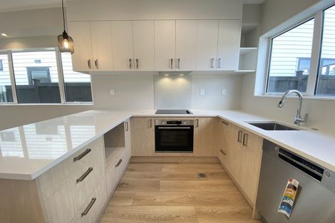 Photo of property in 35 Kaimai Avenue, Massey, Auckland, 0614