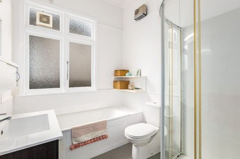 Photo of property in 107 Onepu Road, Lyall Bay, Wellington, 6022