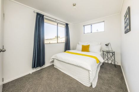 Photo of property in 2/35 Hill Crescent, Papakura, 2110
