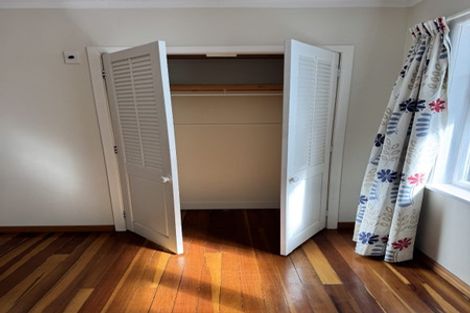 Photo of property in 190 Breaker Bay Road, Breaker Bay, Wellington, 6022