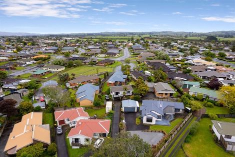 Photo of property in 13 Seaview Rise, Waiuku, 2123