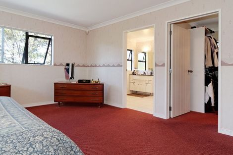 Photo of property in 12 Greenwoods Close, Titirangi, Auckland, 0604