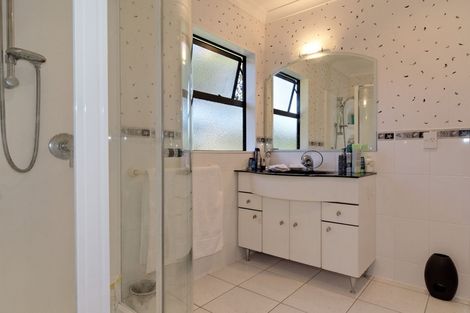 Photo of property in 12 Greenwoods Close, Titirangi, Auckland, 0604