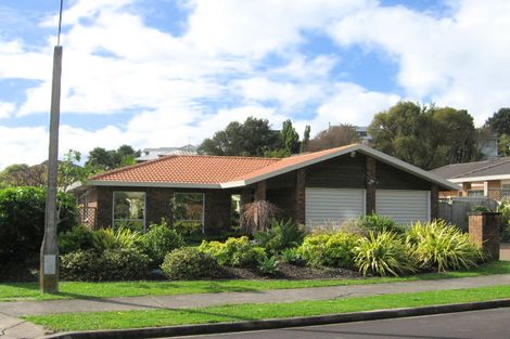 Photo of property in 11 Esther Place, Red Beach, 0932
