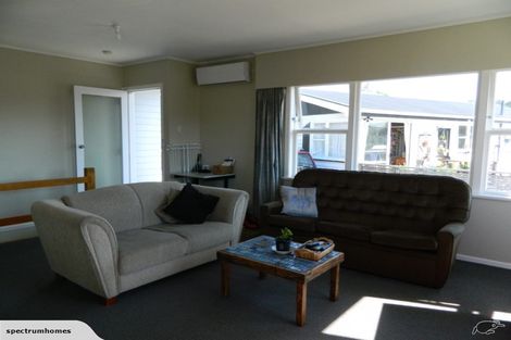 Photo of property in 3 Merritt Way, Newlands, Wellington, 6037
