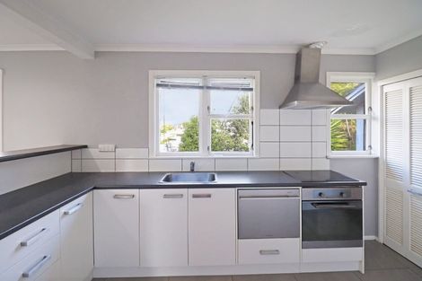 Photo of property in 33 Victory Crescent, Tawa, Wellington, 5028