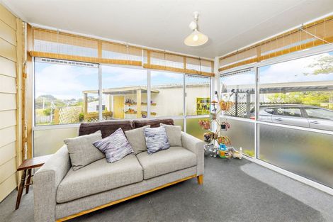 Photo of property in 115 Kitchener Road, Waiuku, 2123