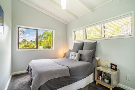 Photo of property in 1/5 Phillipa Place, Browns Bay, Auckland, 0630