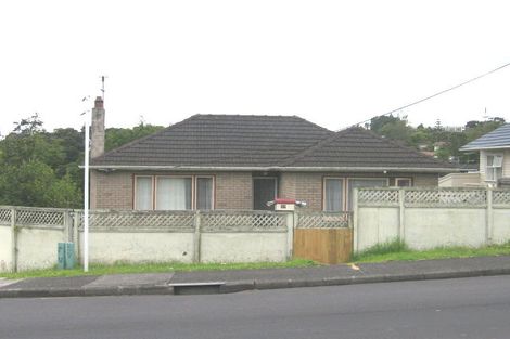 Photo of property in 1/37 Kaipatiki Road, Glenfield, Auckland, 0629