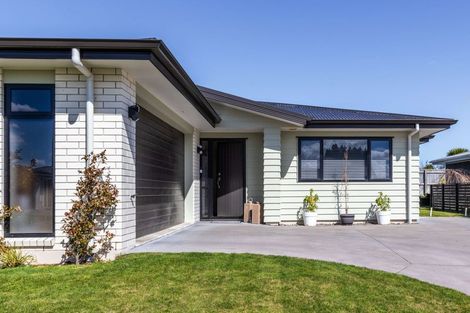 Photo of property in 35 Noumea Drive, Rangatira Park, Taupo, 3330