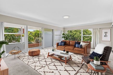 Photo of property in 24 Holdaway Avenue, Northcote, Auckland, 0627