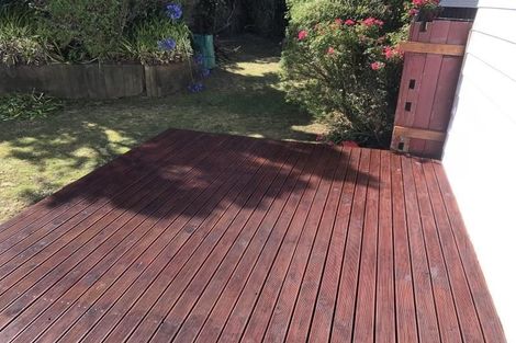 Photo of property in 5a Sunhaven Drive, Newlands, Wellington, 6037