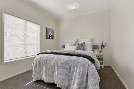 Photo of property in 14 Verdale Circle, Glen Eden, Auckland, 0602