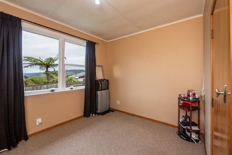 Photo of property in 26 Link Road, Newlands, Wellington, 6037