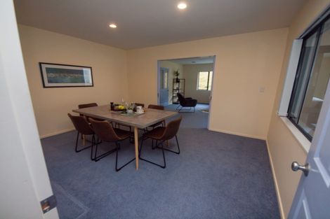Photo of property in 33 Amesbury Drive, Churton Park, Wellington, 6037