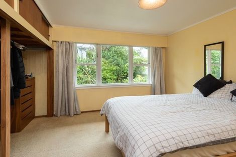 Photo of property in 26 Bellringer Crescent, Newlands, Wellington, 6037