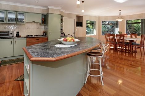 Photo of property in 12 Greenwoods Close, Titirangi, Auckland, 0604