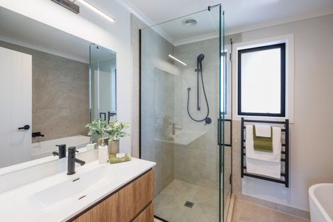 Photo of property in 5a Belvedere Crescent, Takaro, Palmerston North, 4412