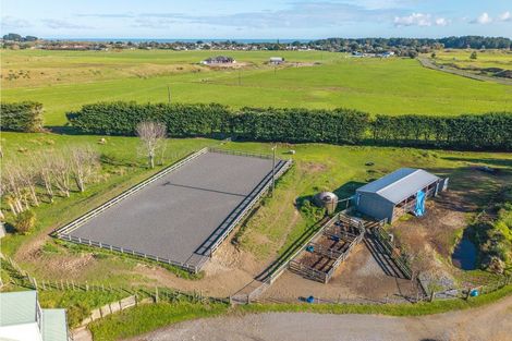 Photo of property in 593 Waikawa Beach Road, Waikawa Beach, Levin, 5573