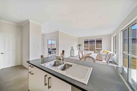 Photo of property in 10 Huahua Crescent, Papakura, 2110