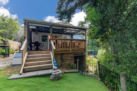 Photo of property in 8 Kashmir Road, Glen Eden, Auckland, 0602