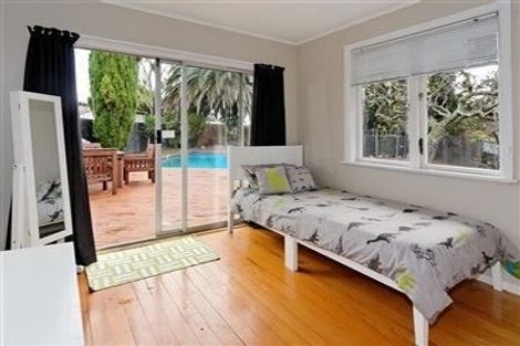 Photo of property in 24 Cutler Street, New Lynn, Auckland, 0600