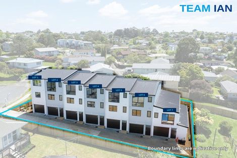 Photo of property in 11 Kayle Glen, West Harbour, Auckland, 0618