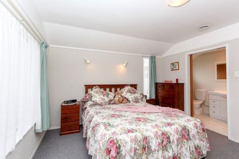 Photo of property in 1 Rangiora Place, Inglewood, 4330