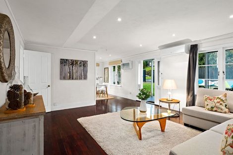 Photo of property in 1/86 Beach Road, Castor Bay, Auckland, 0620