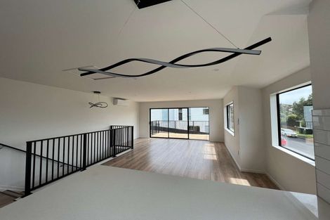 Photo of property in 20a Pipitea Place, Massey, Auckland, 0614