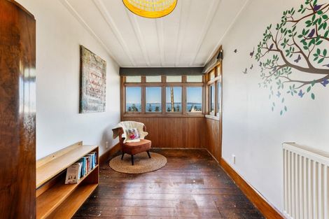 Photo of property in 16 Brewster Street, Bluff Hill, Napier, 4110