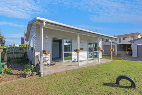 Photo of property in 11 Low Avenue, Foxton Beach, Foxton, 4815
