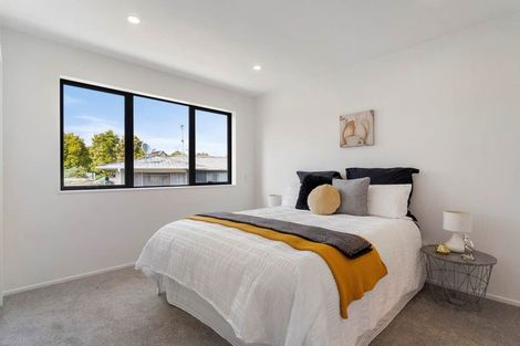 Photo of property in 15b Pipitea Place, Massey, Auckland, 0614