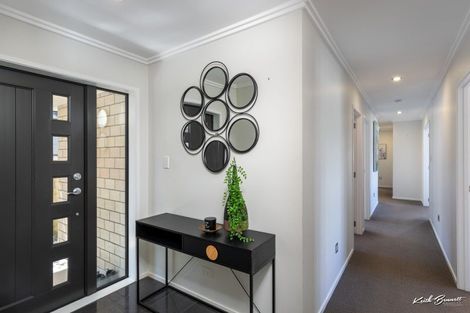 Photo of property in 43 Percy Kinsman Crescent, Riverstone Terraces, Upper Hutt, 5018